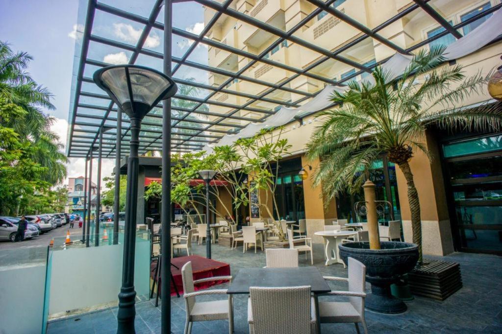 Bumi Senyiur Hotel Samarinda Εξωτερικό φωτογραφία