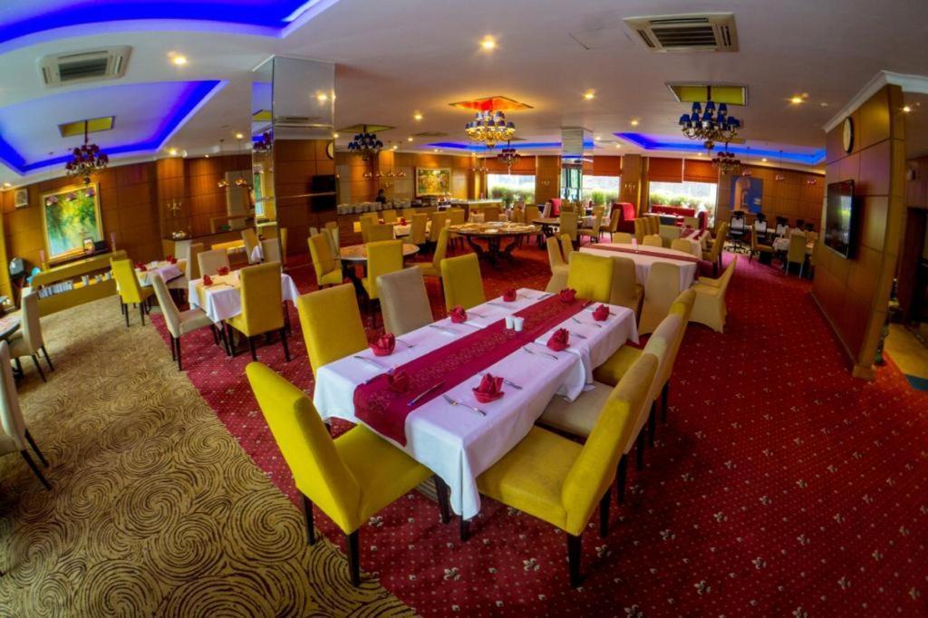 Bumi Senyiur Hotel Samarinda Εξωτερικό φωτογραφία