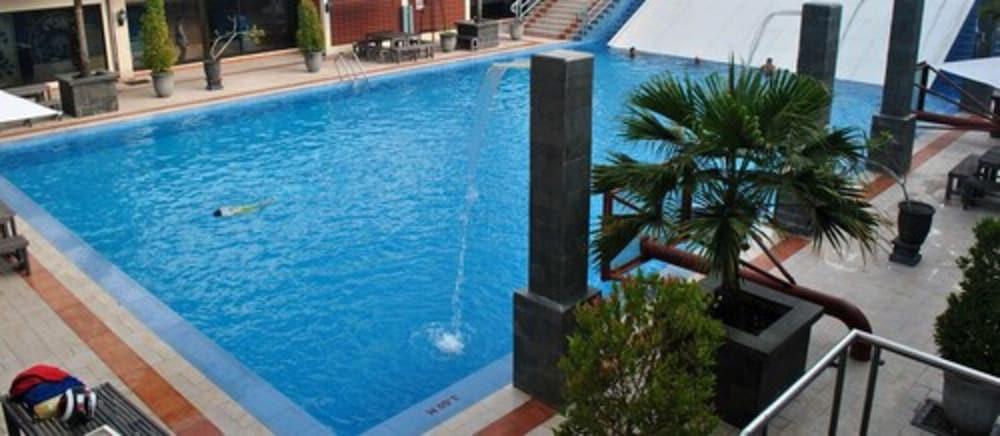 Bumi Senyiur Hotel Samarinda Εξωτερικό φωτογραφία