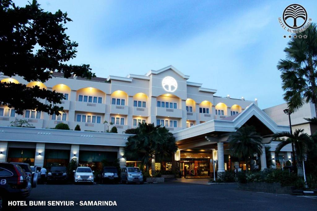 Bumi Senyiur Hotel Samarinda Εξωτερικό φωτογραφία